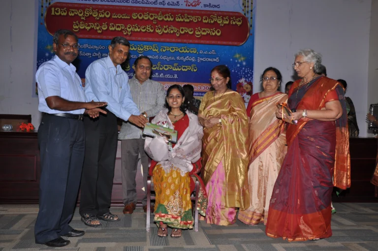 Dr.J.P. President, Loksatta Party, Felicitating Kum.Poonam Agarwal, Best Outgoing Girl Student, Rangaraya Medical College
