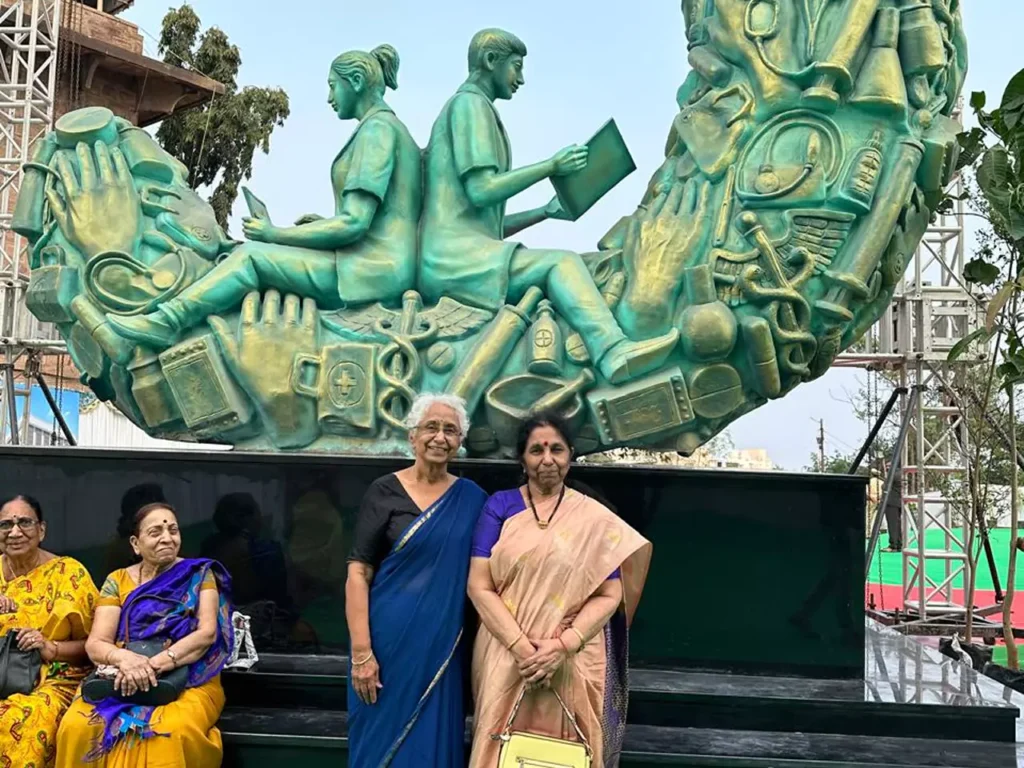 Vijayalakshmi & her friend