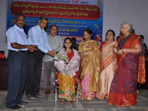 drjppresident-loksatta-party-felicitating-kumpoonam-agarwal-best-outgoing-girl-student-rangaraya-medical-college-694e477157027